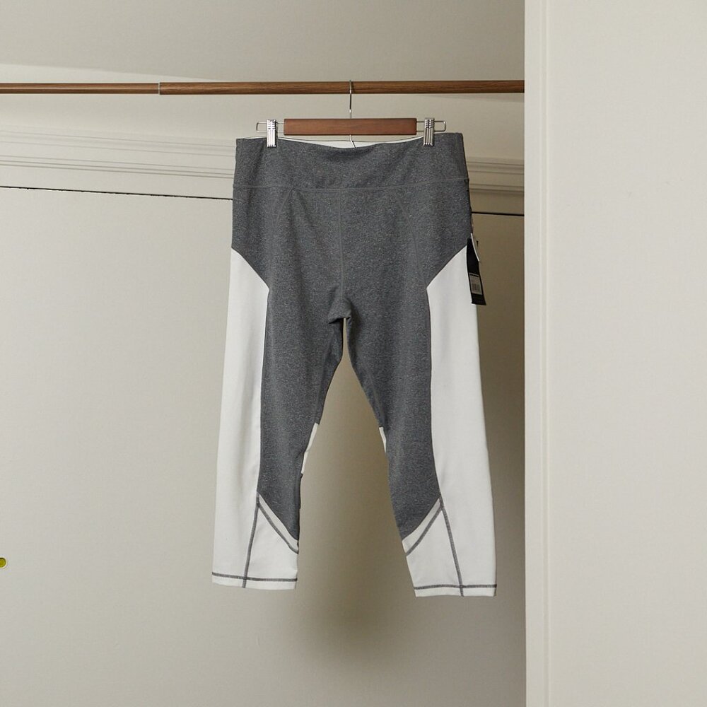 Zobha Laine Yoga Pants | Heather Slate Grey + White Capri